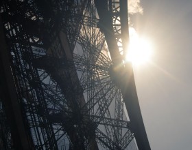 Thumbnail photo Eiffel Tower structure in the sun