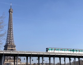 Bir Hakeim bridge and Eiffel Tower