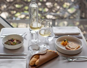 Table and meal at the restaurant Madame Brasserie