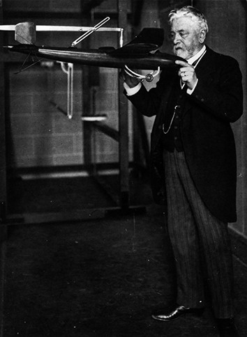 Foto Gustave Eiffel Flugzeug