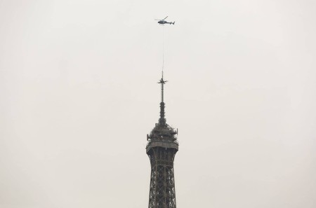 Installation of the antenna by helicopter