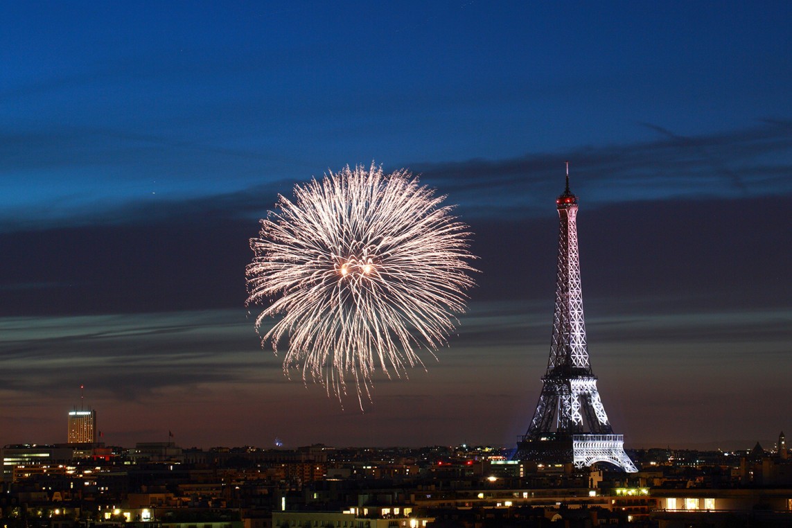 Photo of fireworks over the Eiffel Tower