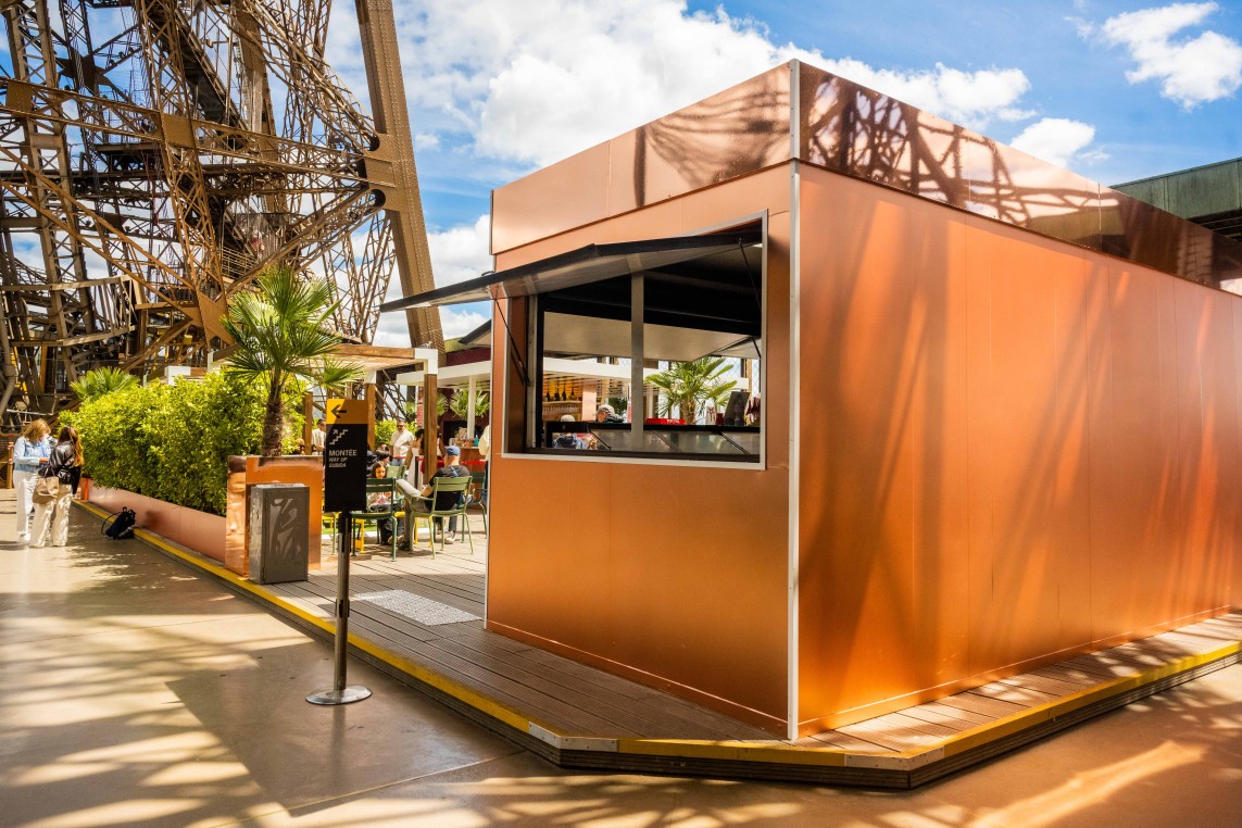 Bar on the first-floor terrace